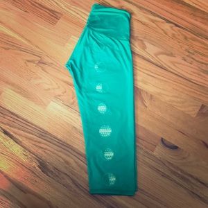 Teeki green capris yoga pants